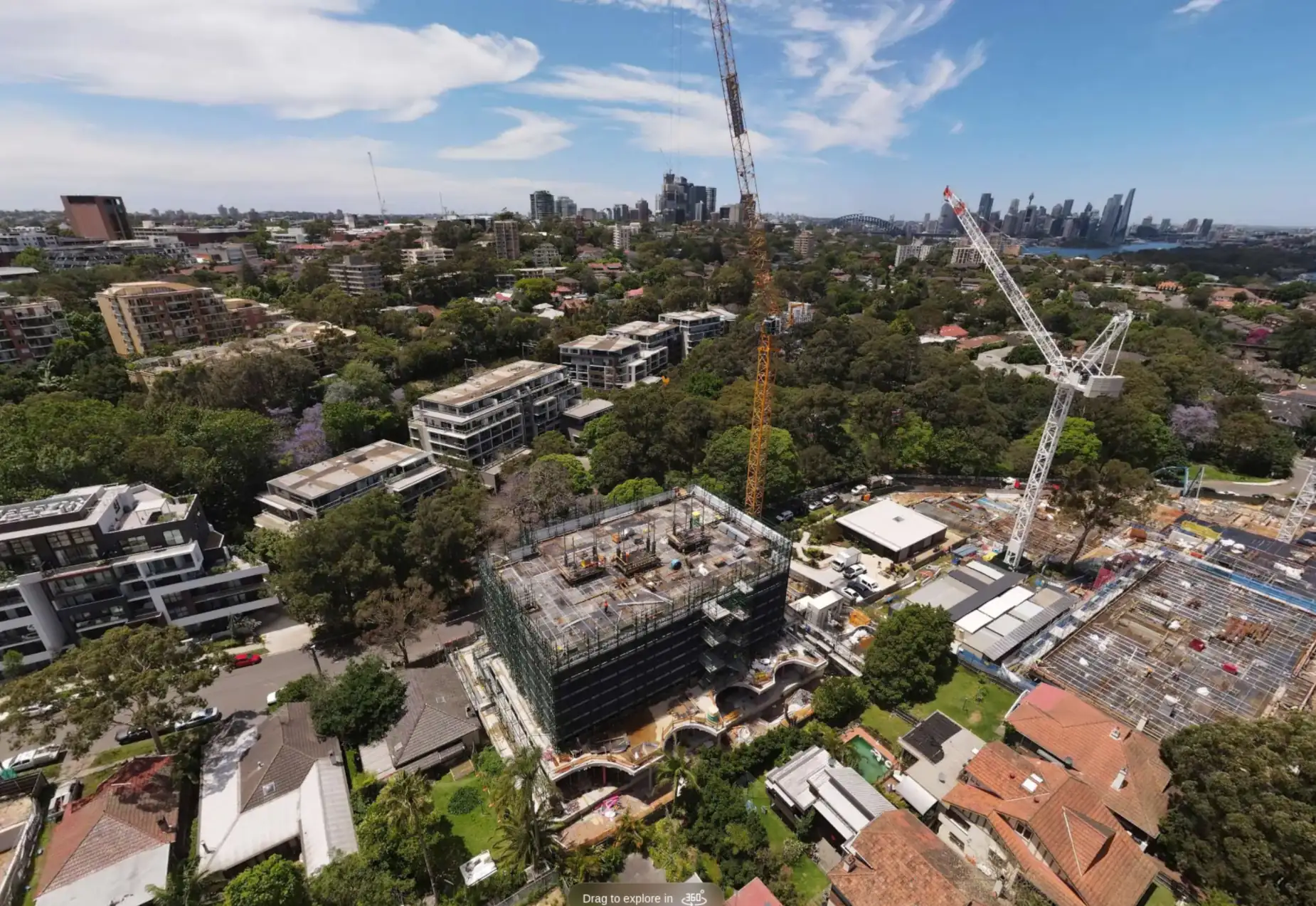 Structure rising